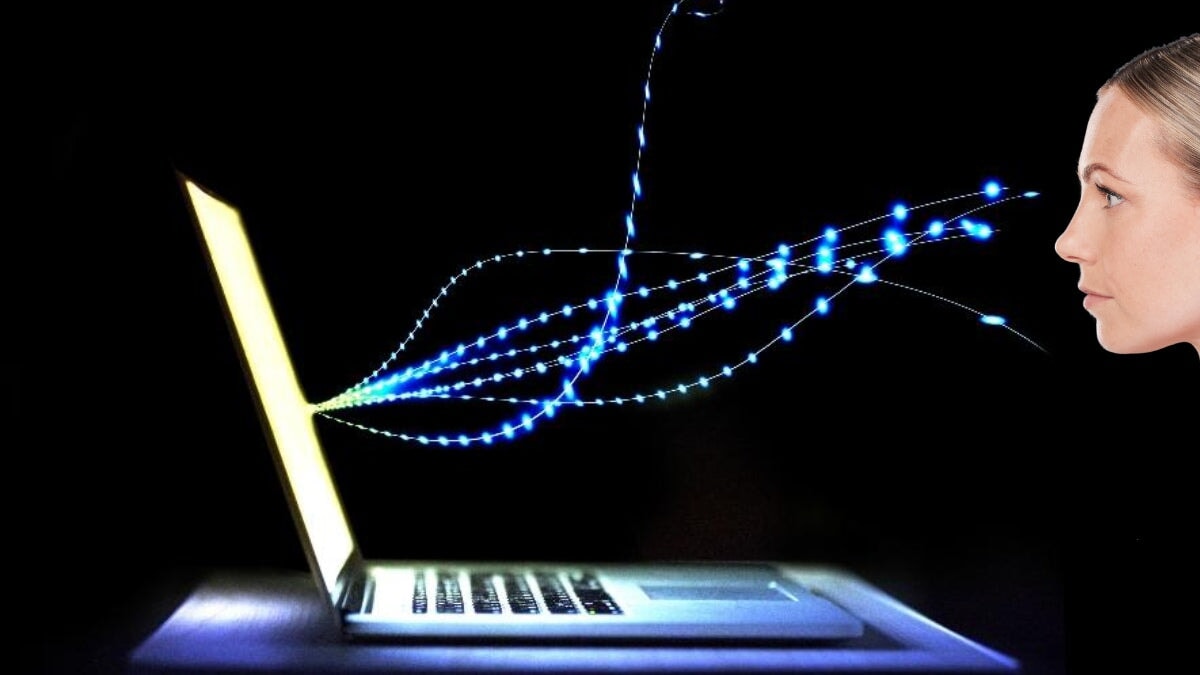 des lumières bleues explosent depuis un écran d’ordinateur