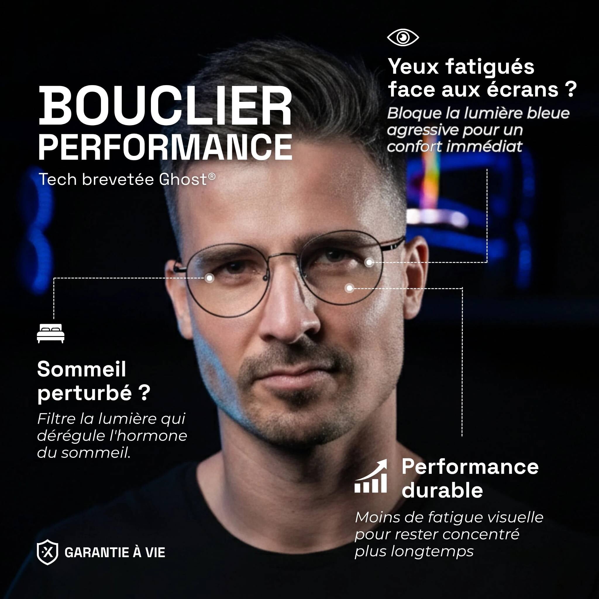 Jeune homme portant les lunettes gaming obsidian clair sous un casque audio. Bénéfices produit en texte : bloque la lumière bleue pour soulager les yeux fatigués et pour un meilleur sommeil.