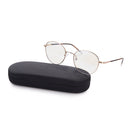 Lunettes anti lumière bleue rondes aux branches marrons, en métal doré, de 3/4 sur fond blanc sur leur étui solide arrondi.