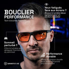 Jeune homme portant des lunettes gaming Horus X One aux verres ambrés sur fond noir avec descriptif bénéfices produits (yeux reposés, sommeil amélioré, performance durable)